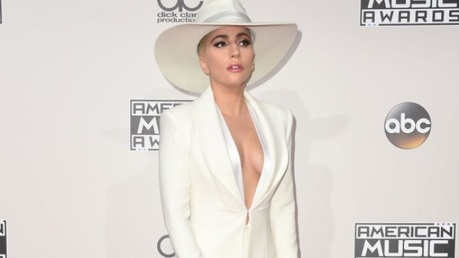 Ledi Qaqa Rihannanın geyimini bəyəndi: "Gecənin ruhuna uyğun..."