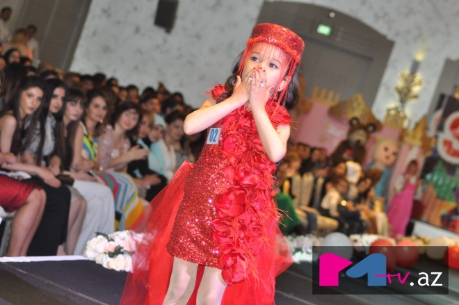 Bu dəfə podiuma balacalar çıxdı