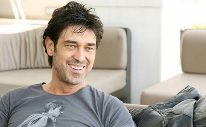 “Dudaktan kalbe”nin aktyoru sevgilisinə 50 minlik üzük aldı