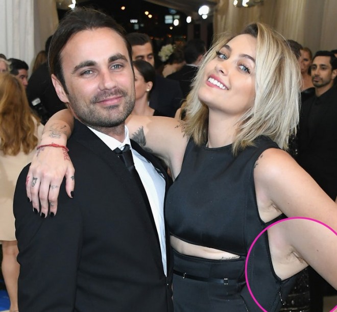 Maykl Ceksonun qızı qoltuqaltı tükləri ilə gecəyə damğa vurdu - foto