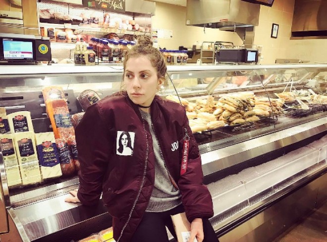 Ledi Qaqa təbrik üçün soyundu - foto