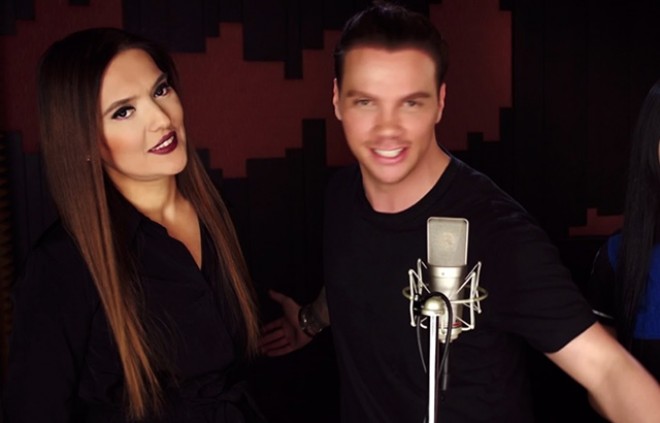 Demet Sinan Akçılı təbrik etdi: "Başına daş düşsün"