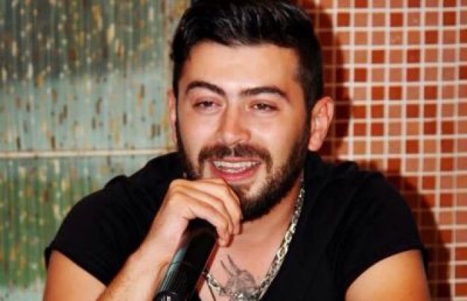 "Qurd"un oğlu atası üçün oxudu - video