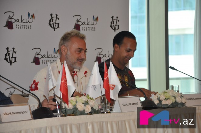 Milyonçu Bakını avtomobilin üstündə gəzdi - video