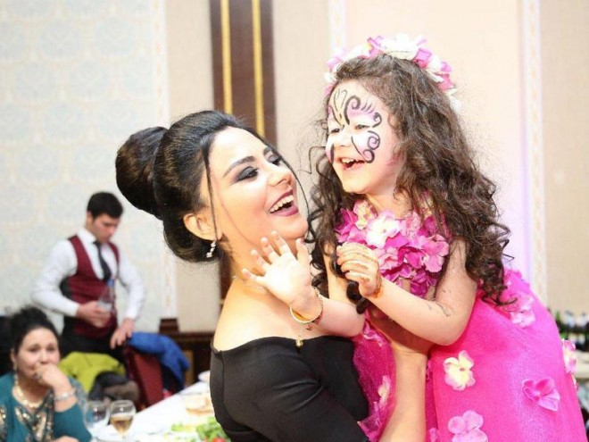 Vüsalə və qızı İranda - foto