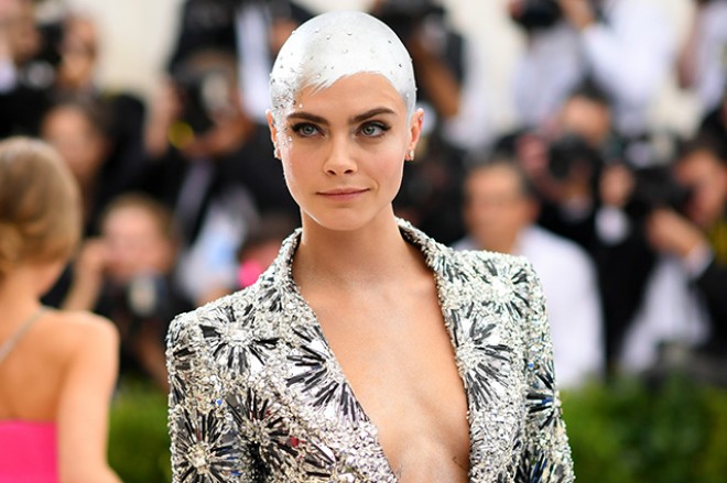 Kara Delevin bu dəfə də təəccüləndirdi - fotolar