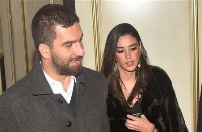 Arda Turan Aslıhanı izləməyə başladı