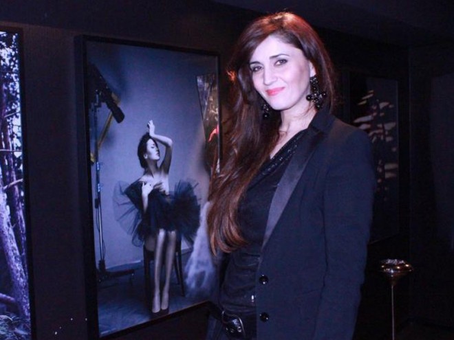 İlhamə: “Guya xoşum gəlir…”