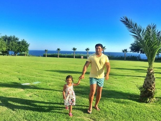 Kamilin qızı ilə əyləncəli görüntüsü