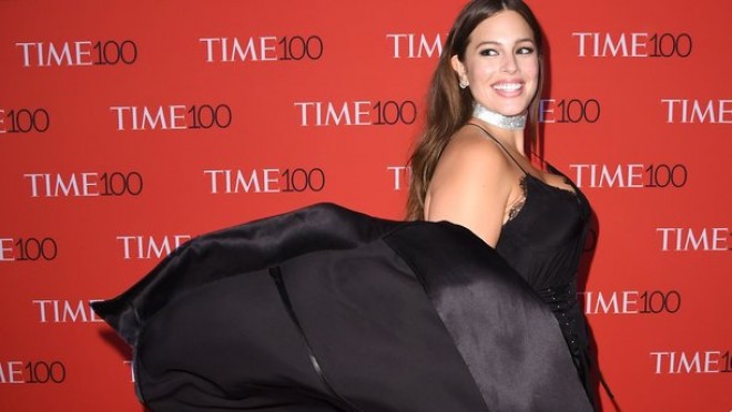 Kök model Eşli Qrehem çılpaq halda fotosessiya etdirdi - fotolar