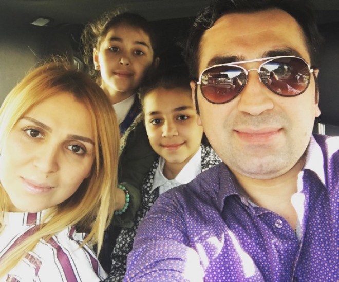 Elton ailəsi ilə - foto