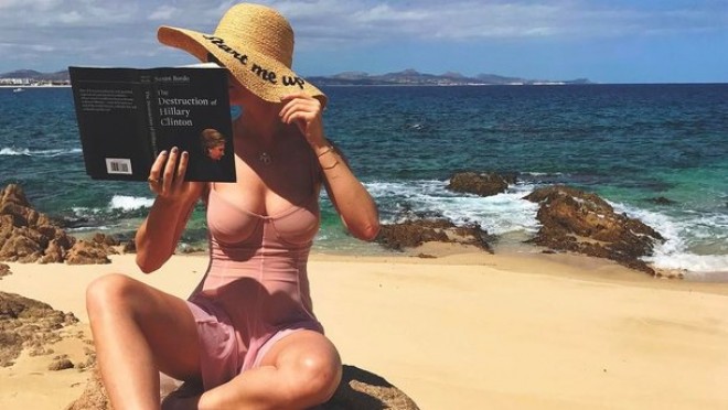 Keti Perri çimərlik geyimində - fotolar