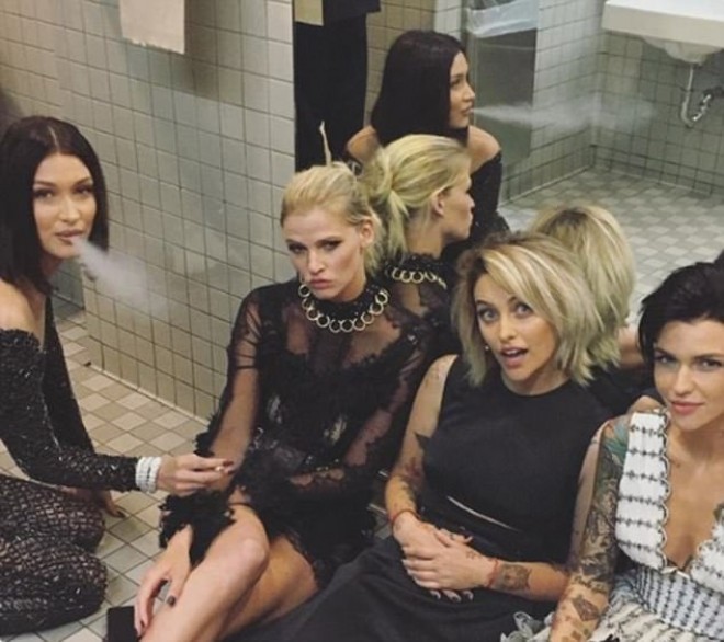 Məşhur xanımlar siqaret çəkdi - fotolar