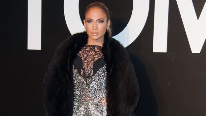 Cennifer Lopez verilişə şəffaf libasda qatıldı - fotolar