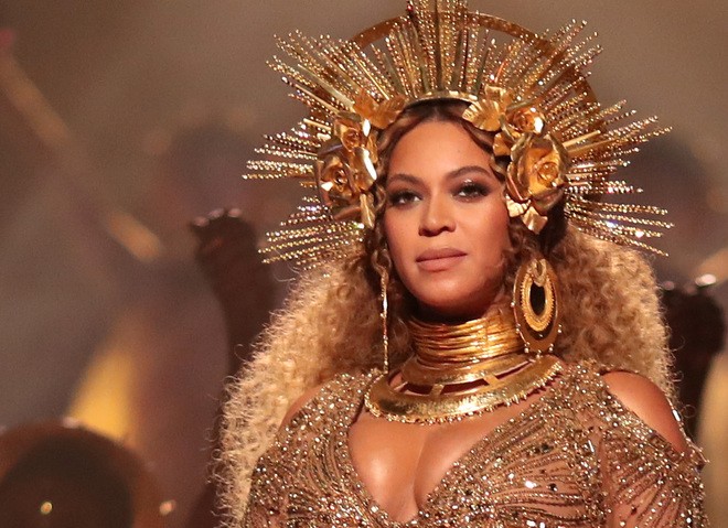 Beyons dodaqları haqda yayılan məlumatlara belə cavab verdi