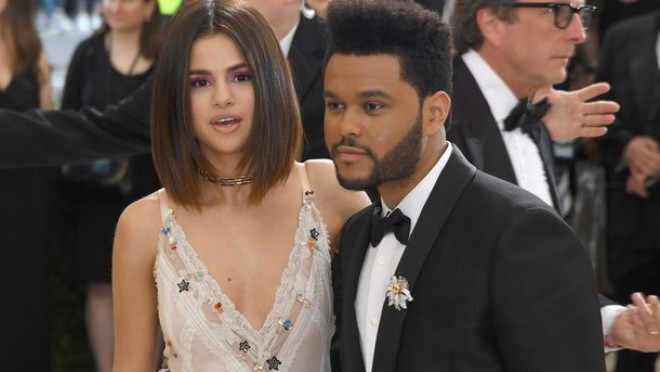 Selena Qomez sevgilisi “The Weeknd”i anası ilə tanış etdi