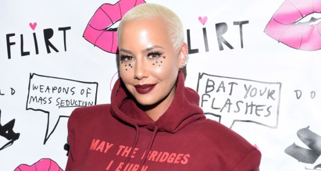 33 yaşlı model gecə klubuna belə getdi - fotolar