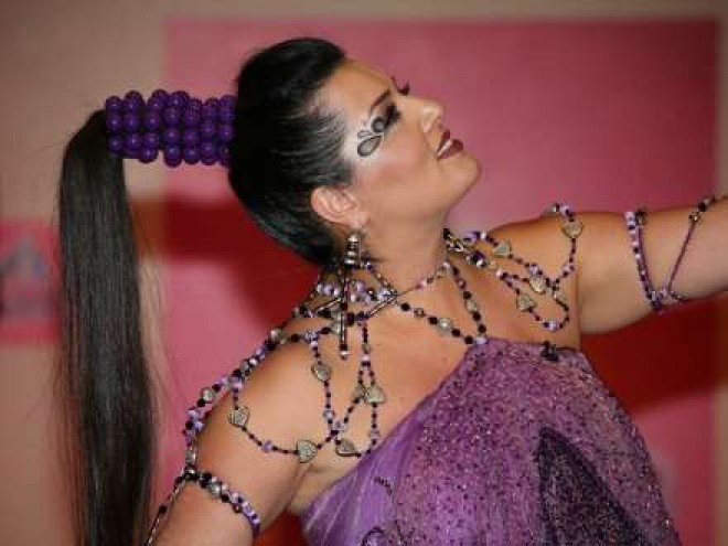 Elzanın fərqli saç düzümü - foto