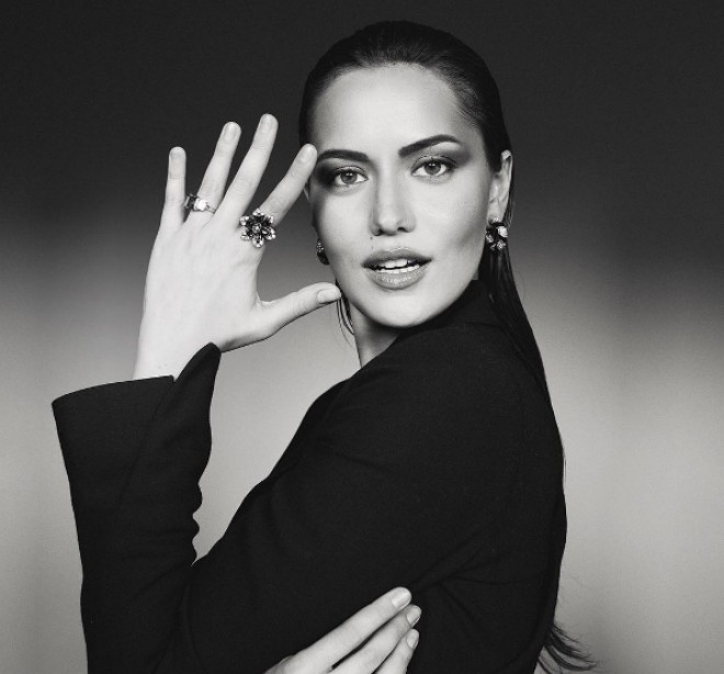 Fahriye Evcenin 5 milyon sevinci - foto