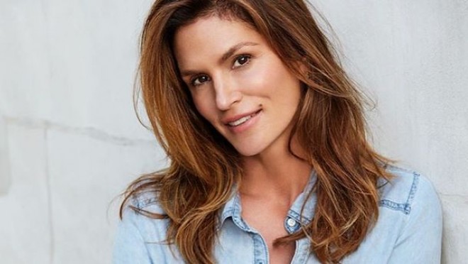 Sindi Krouford evliliyinin 19-cu ildönümünü qeyd etdi - foto