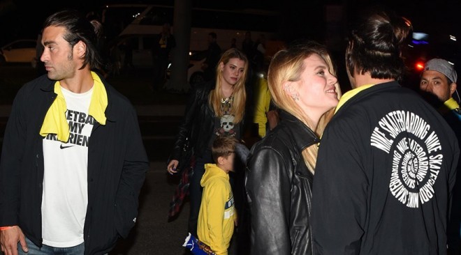 Birgə istirahət edən cütlük ayrı-ayrı paylaşım etdi