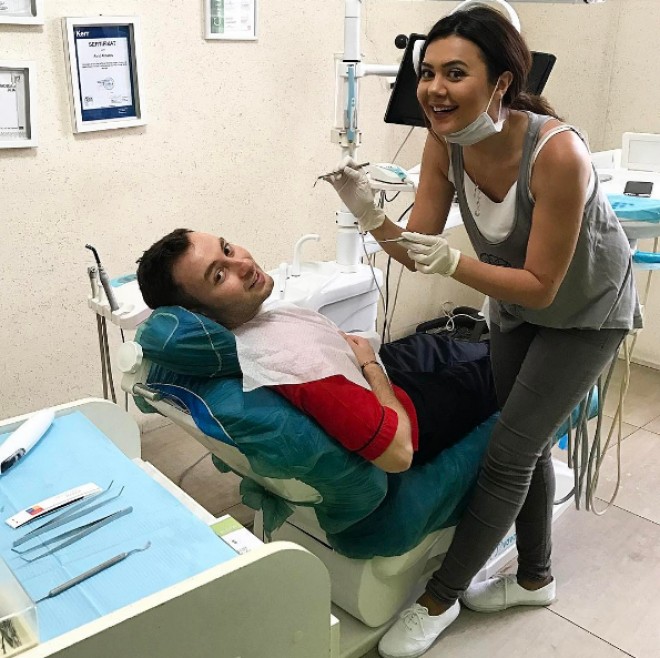 Oksana stomotoloqluq etdi