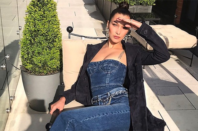 Bella Hadid ağ çimərlik geyimində - fotolar
