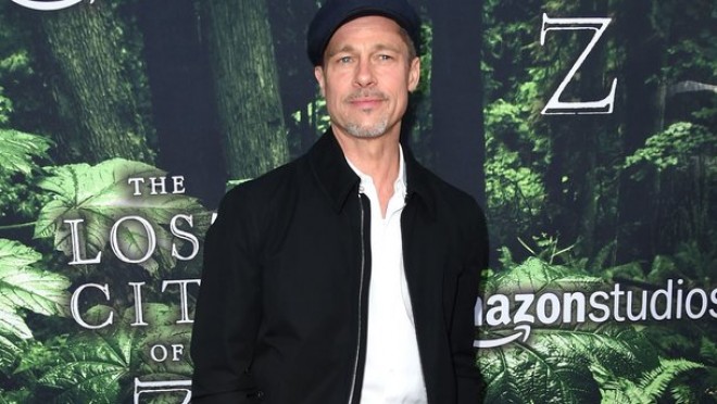 Bred Pitt ölçülərinə uyğun olmayan geyimdə - foto