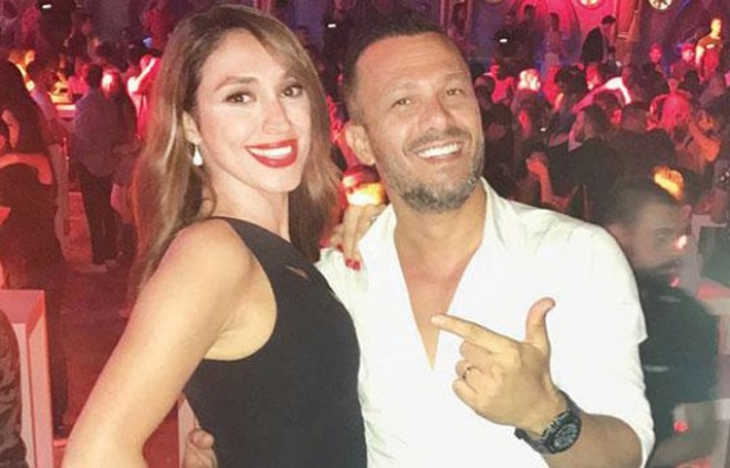 Zuhal Topal evliliyinin 9 illiyini qeyd etdi – fotolar