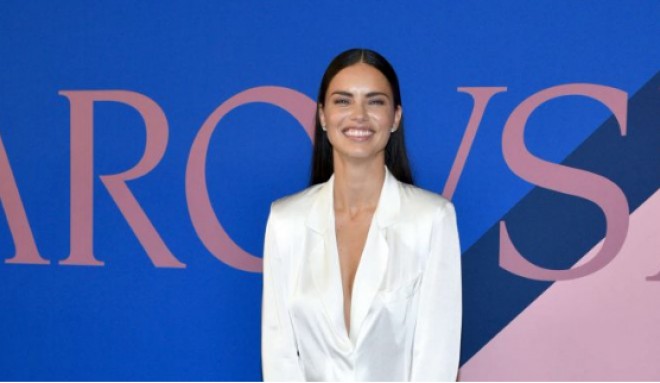 Məşhur modellər mükafatlandırma mərasimində - fotolar