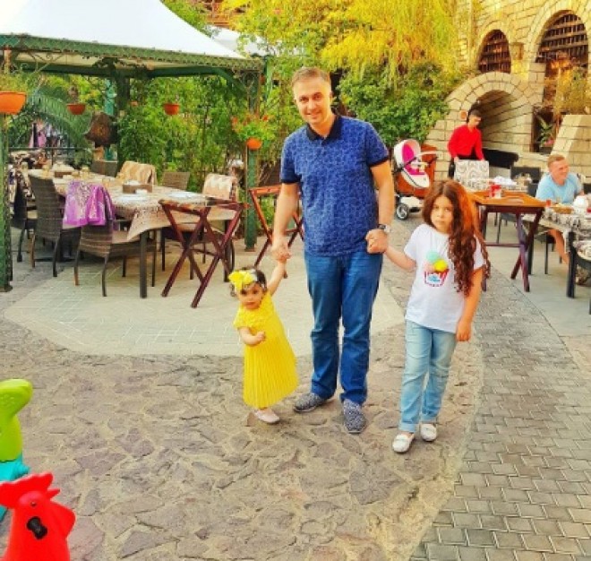 Hüseyn övladları ilə