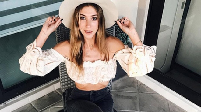 Acunun sevgilisi jurnalın üz qabığında - video