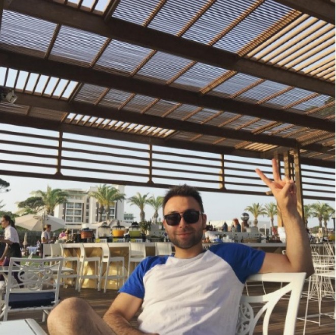 Azad vətəni tərk etdi – fotolar