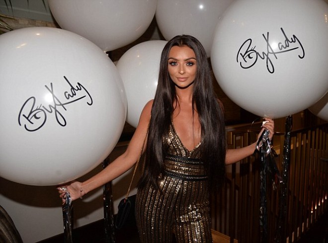 &nbsp;21 yaşlı model rəfiqəsi ilə istirahətdə - fotolar