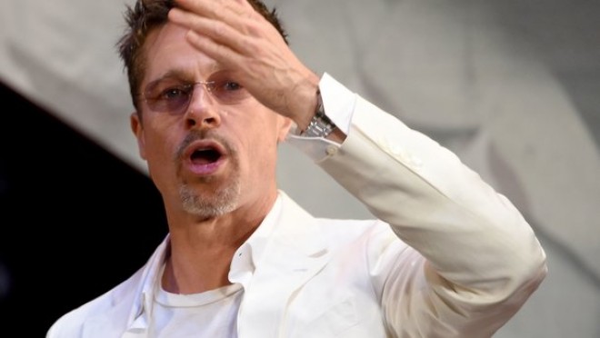 Bred Pittin adı iki xanımla hallanır