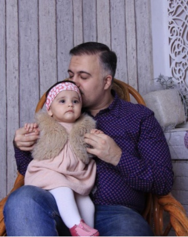 Hüseyn ilk dəfə 1 yaşlı qızının fotosunu paylaşdı – foto