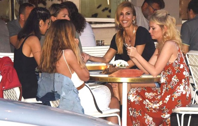 Çağla Şikel sualları cavabsız qoydu