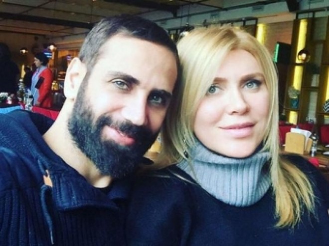 Xoşqədəmin əkizləri idman edərkən - video