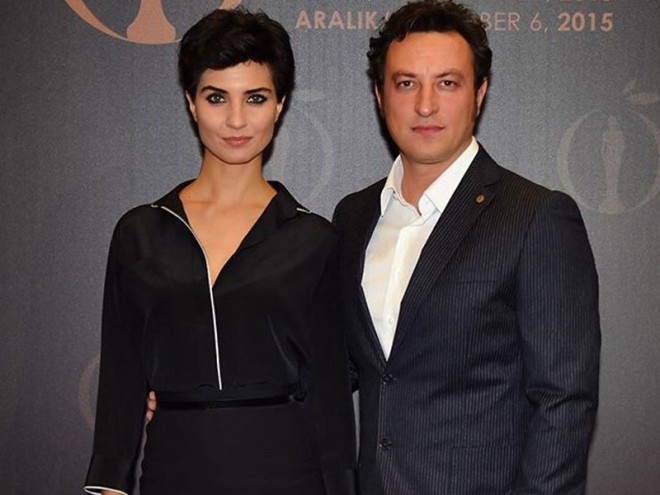 Keçmiş həyat yoldaşını hər yerdən sildi