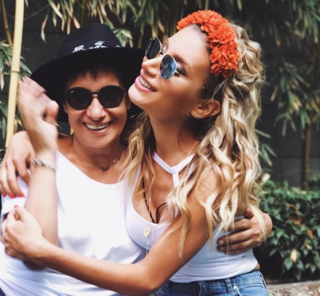 İrəm anası ilə - foto