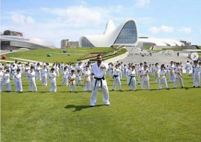 Rafael Ağayev karate dərsi keçdi