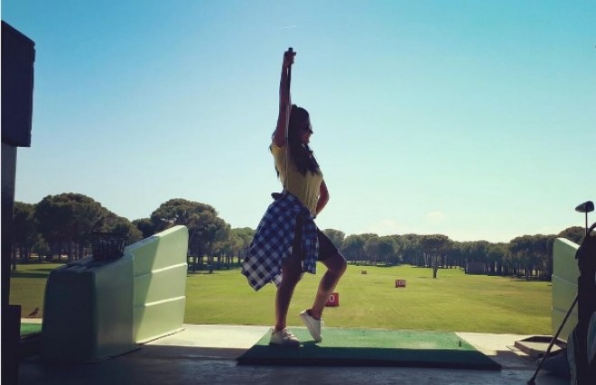 "Çilek kokusu"nun aktrisası qolf oynayarkən - foto