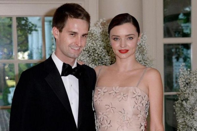 Miranda Kerr Evan Şpigellə bal ayına yollanıb