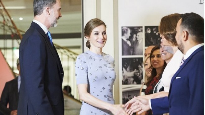 İspaniya kraliçasının dəbli geyimi - foto