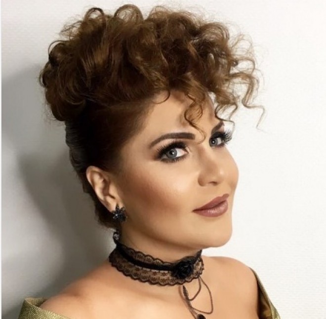 Xatundan qardaşı Balaşa tərif: “Bu yazıq müğənnilər gündə bir “stilist"in əlində qalıb, hətta mənə…”