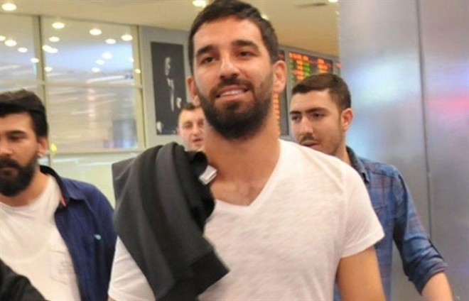 Arda Turan xüsusi təyyarə ilə Kəbəyə getdi