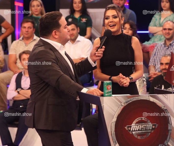 Oksana maşından əlini niyə çəkib?