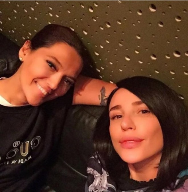 Demet Gülşənə aldığı hədiyyədən danışdı