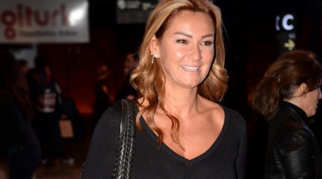 Ərinə silahlı basqın edən şəxsin azad qalmasına hirsləndi: "Silah açsaydı, aramızda olmayacaqdı"