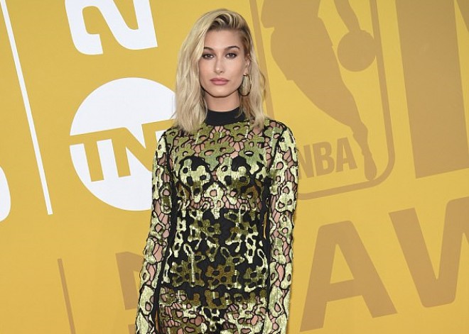 Məşhur model mükafatlandırma mərasimində - fotolar